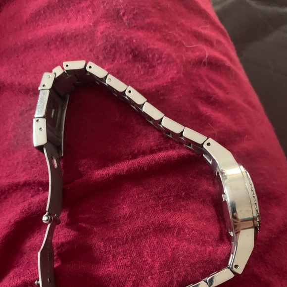 Silver and Gold Fossil Watch: A Timeless Blend of Elegance - Picture 10 of 10